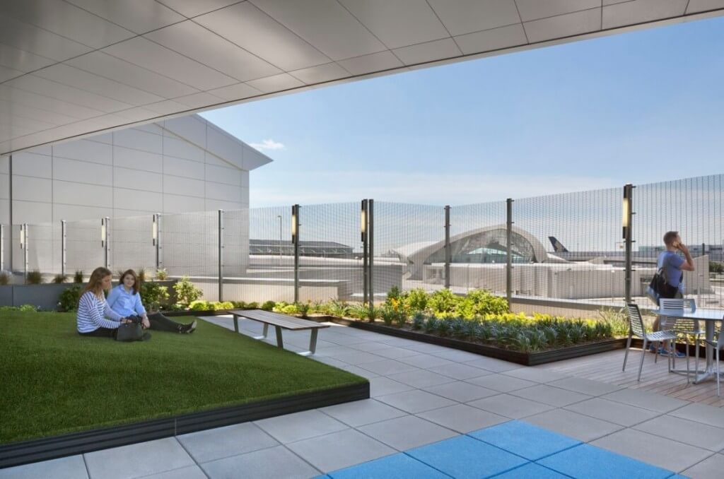 JFK rooftop airport park