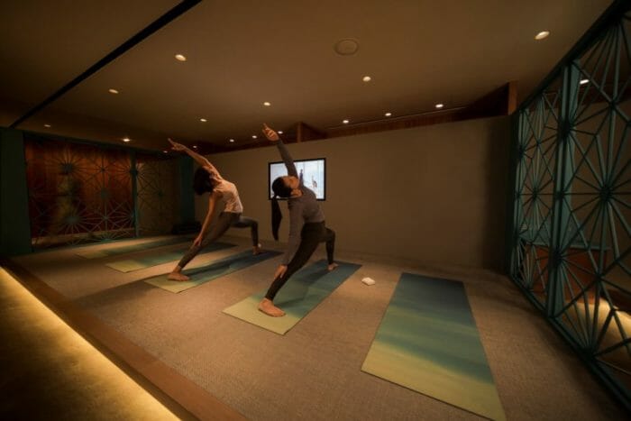 cathay_pacific_yoga_room_3