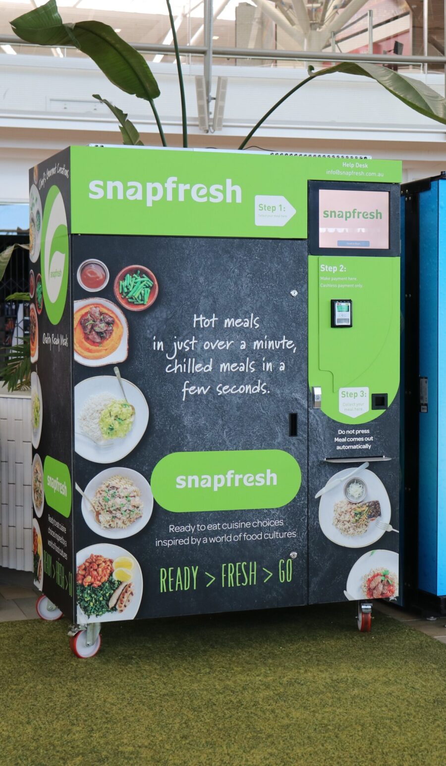 Snapfresh hot and chilled meal vending machine
